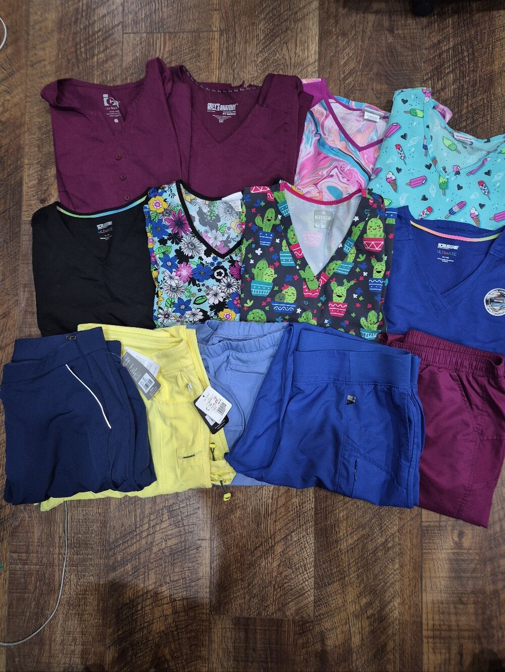 Women's 2XL Mixed Nursing Vet Scrubs Lot Of 13 Some NWT